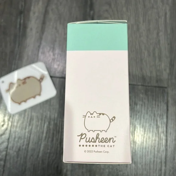 Pusheen AirPods 1/2 case - Picture 8 of 11